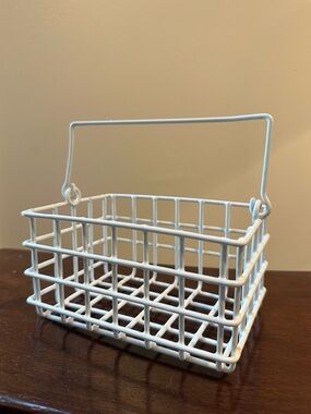 Small coated metal basket • perfect for kids